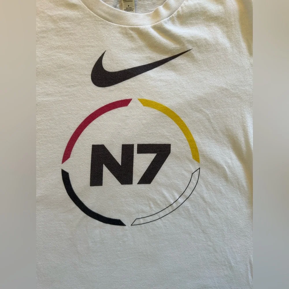 Nike N7 women’s short sleeve t-shirt size small
